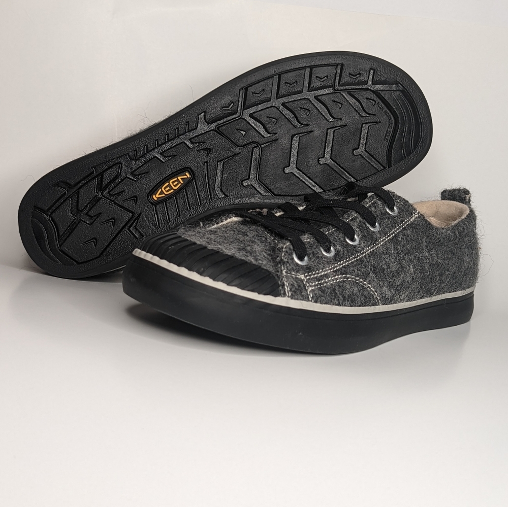 NWOT KEEN Elsa Gray Fleece Size US 10.5 Sneakers